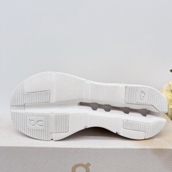 On Cloud Cloudnova Running Shoe Sneaker Undyed-White Mens Size US 8.5 - Picture 6 of 10